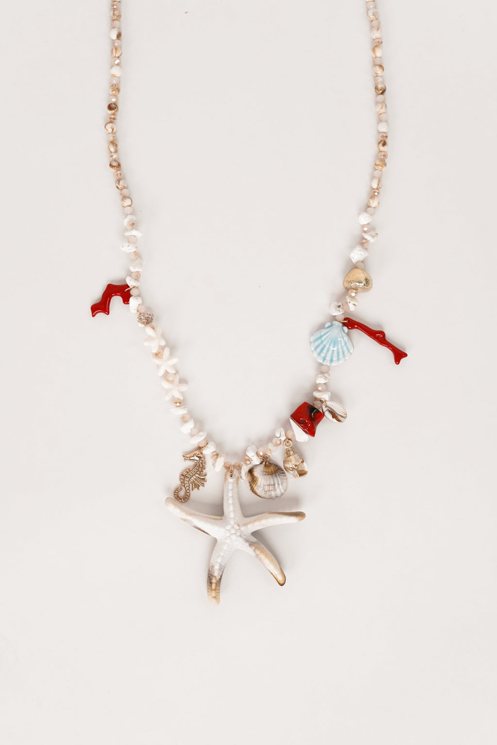 Collar de perlas con estrella de mar beige/rojo