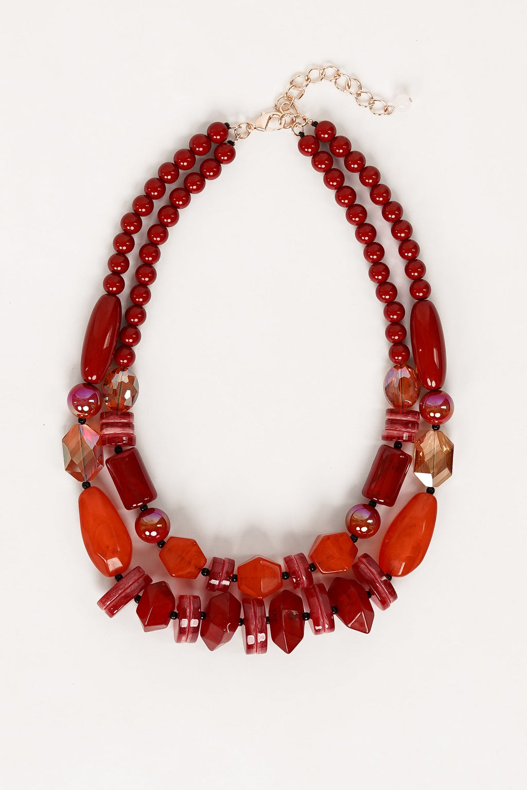 Collar con cuentas gruesas rojas