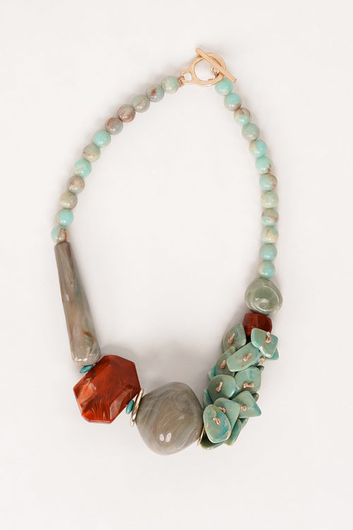 Collar llamativo con dijes de turquesa
