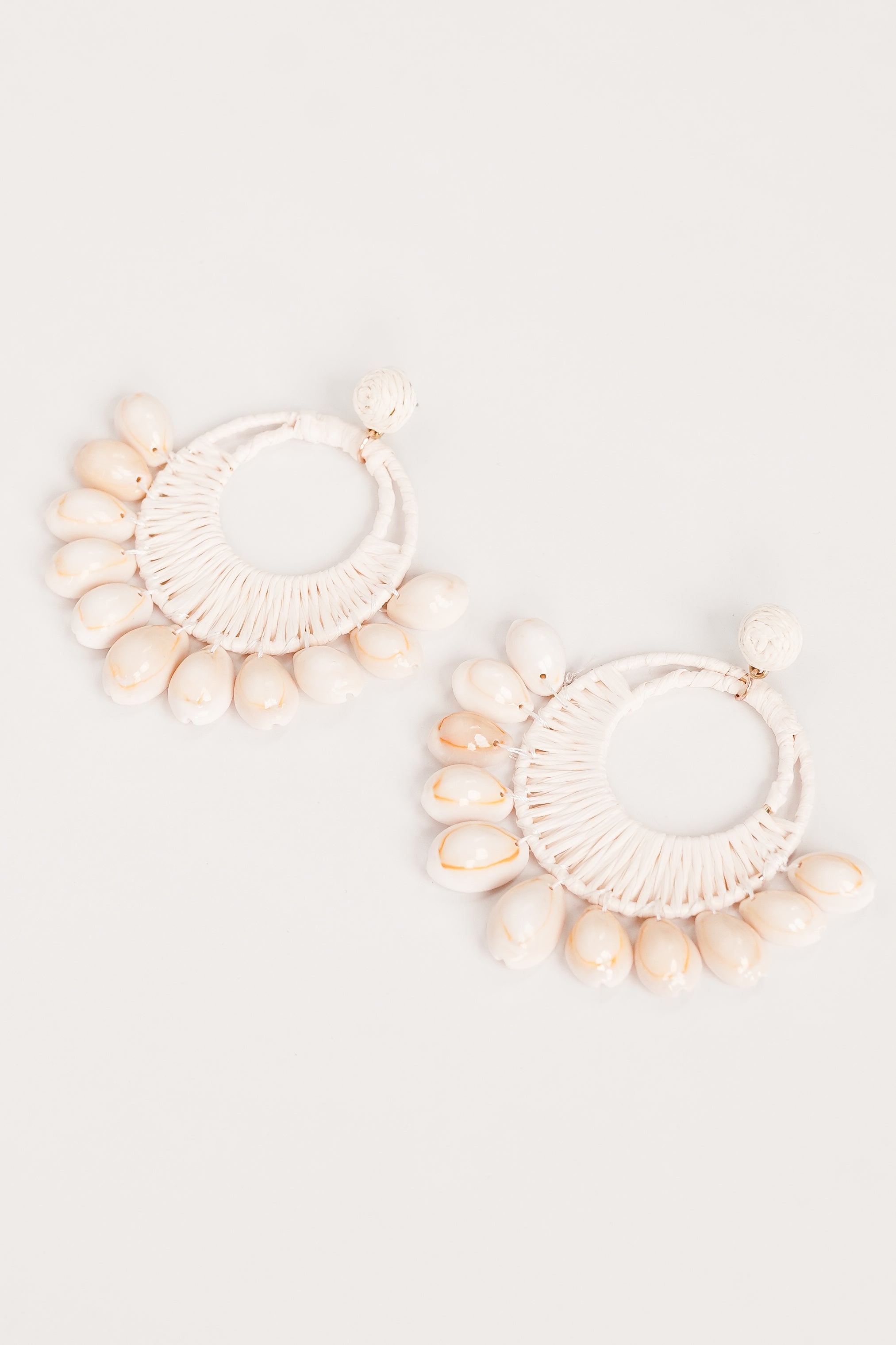 Pendientes cerales de color beige