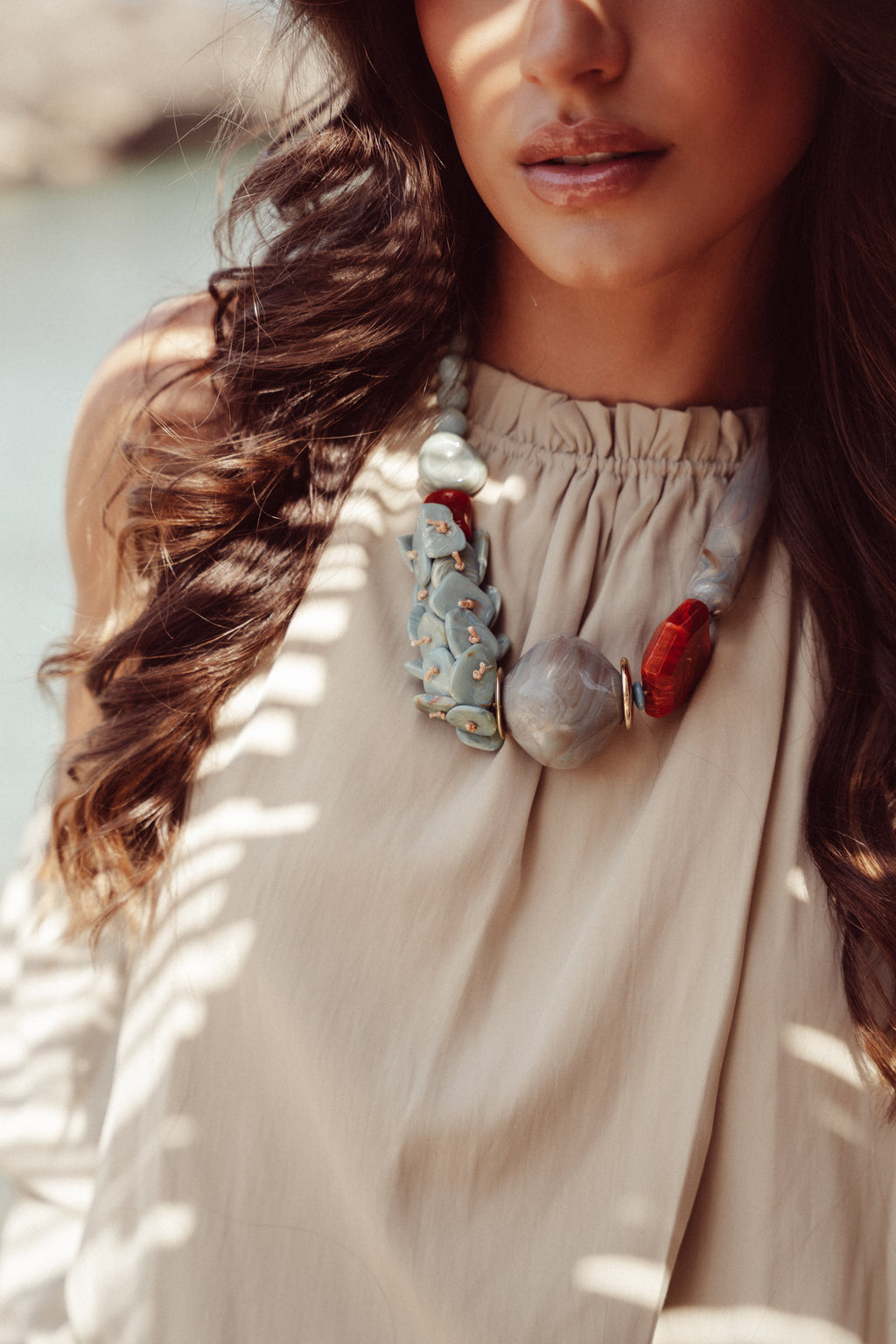 Collar llamativo con dijes de turquesa