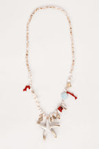 Collar de perlas con estrella de mar beige/rojo