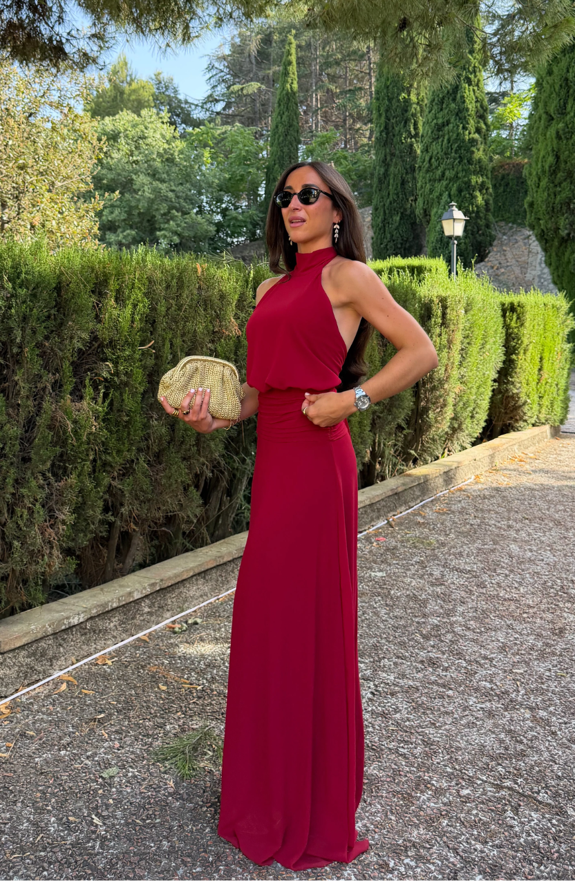 Vestido Halter Burdeos con Cintura Drapeada
